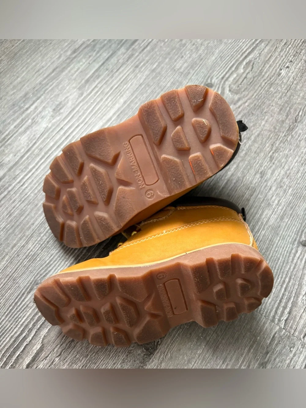 Hank durable tan